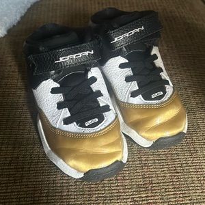 Size 9c toddler Jordon